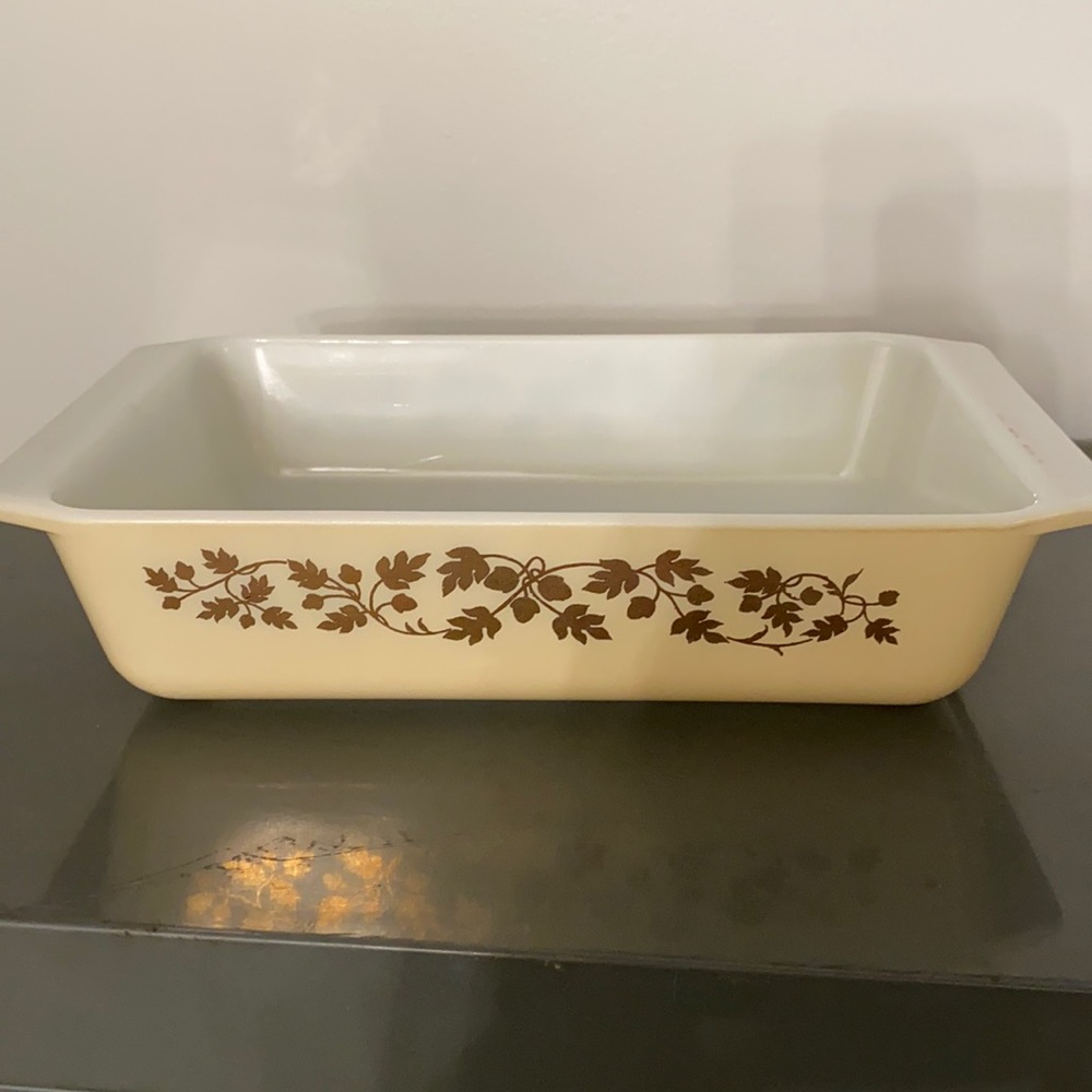 Vintage Golden Acorn Pyrex Spacesaver